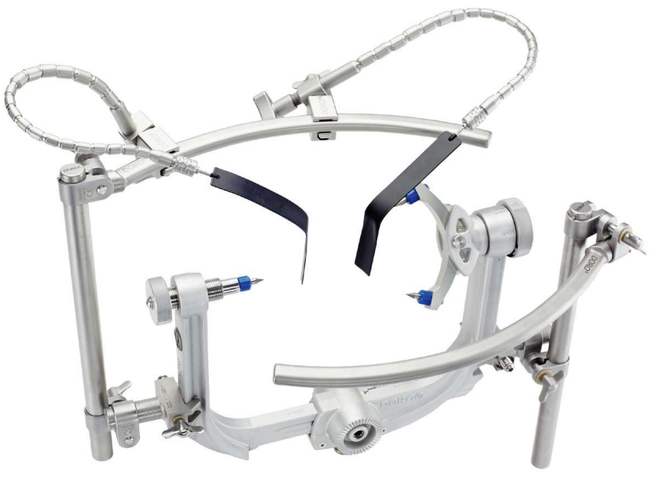 頭部三点固定器